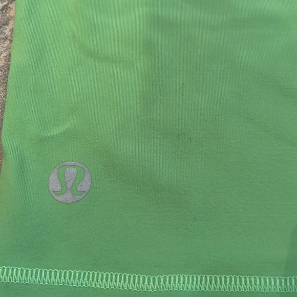 ✨50% Off✨ Lululemon CAPRIS - size 10 - bright green (original Vancouver Lulus!) - Picture 4 of 4